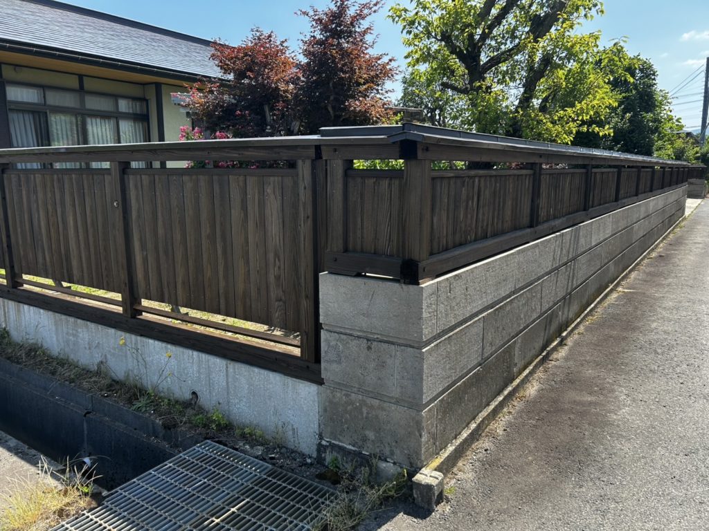 高畠町板塀塗装工事完了（施工事例）マツダ塗装