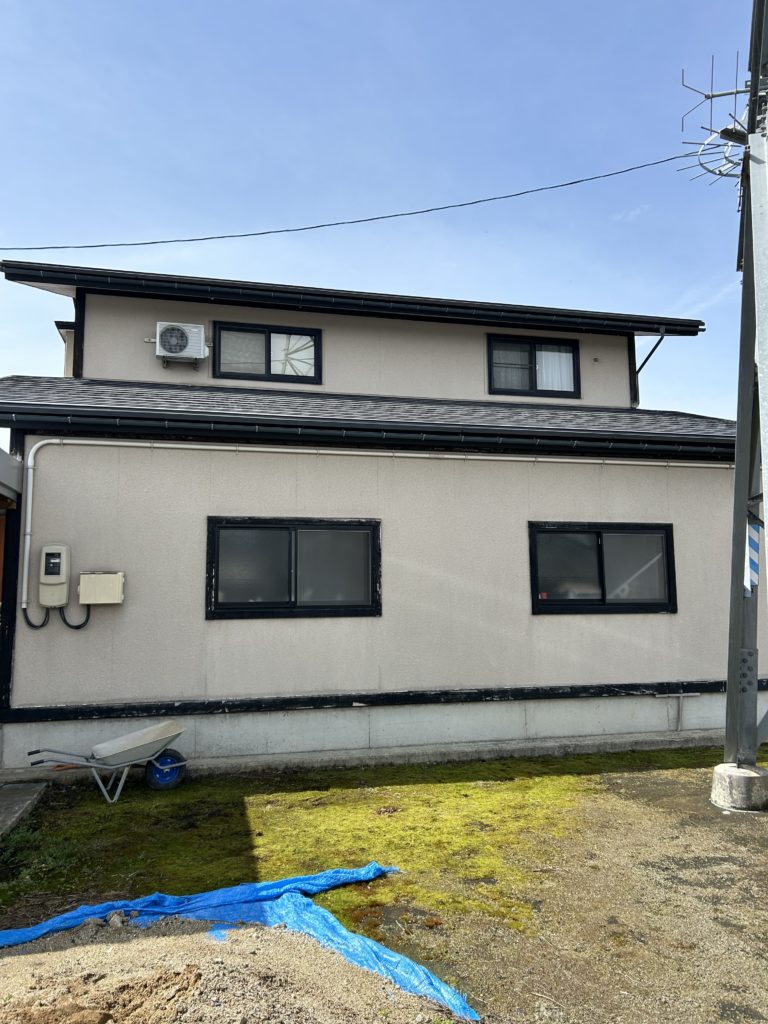 南陽市外壁工事前（施工事例）マツダ塗装