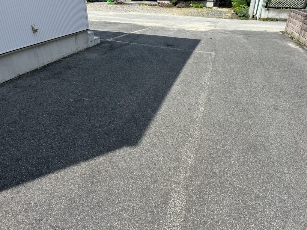 南陽市貸家駐車場ライン塗装前（白線なし）（施工事例）マツダ塗装